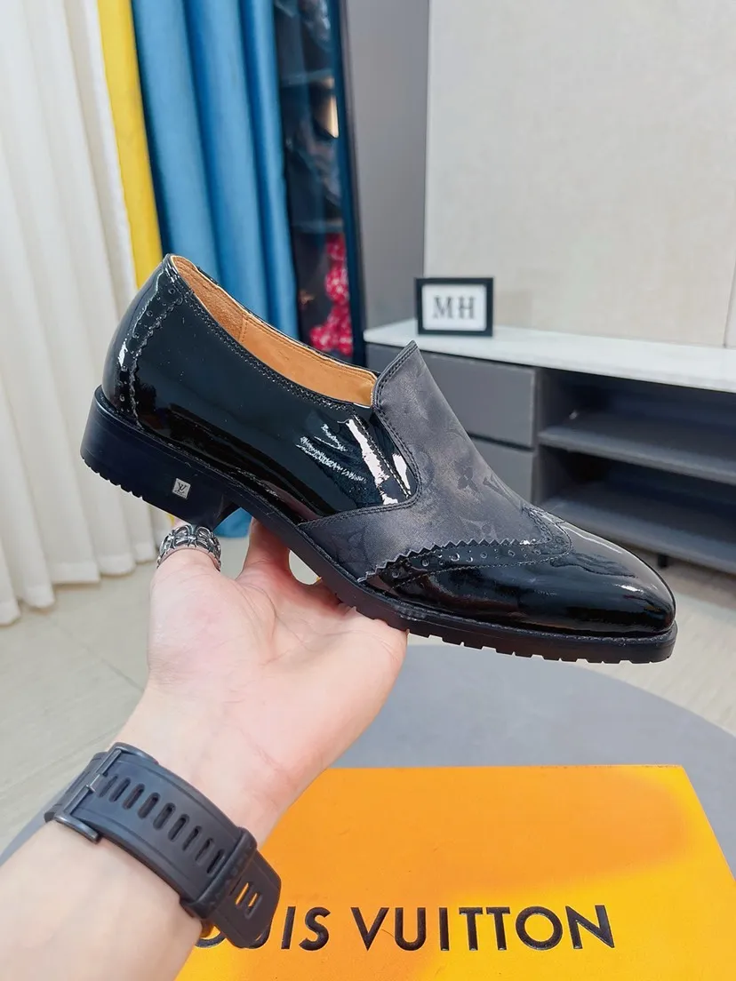 Men's Men's Shoes 💰480🌹🌹《Lv》The latest and most popular casual business leather shoes, top brands [Seduce] Luxury ~ Purchasing, [Strong] The uppers are made of imported patent leather with printed original material ➕ Genuine leather lining (•) fine workmanship. The original stylish and stylish soft rubber wear-resistant and non-slip outsole is light and comfortable on the feet. The real thing looks better in real life. 38-44, 45 can be customized.